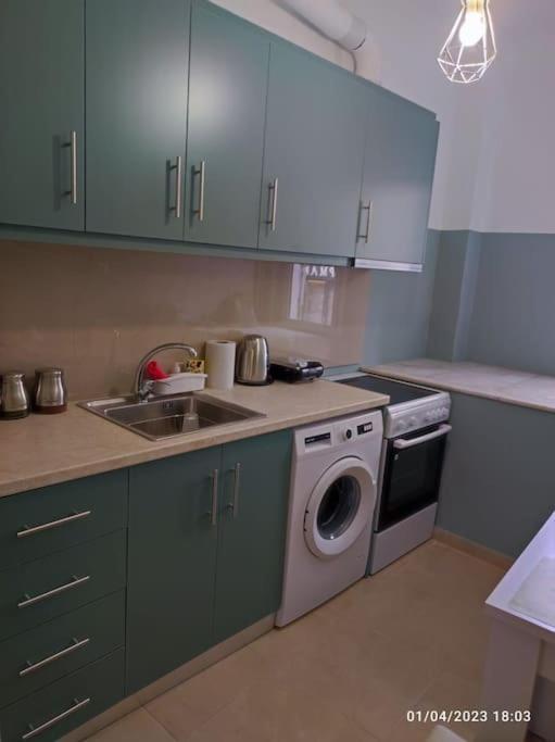 אתונה Cozy New Apartment Near The Beach מראה חיצוני תמונה