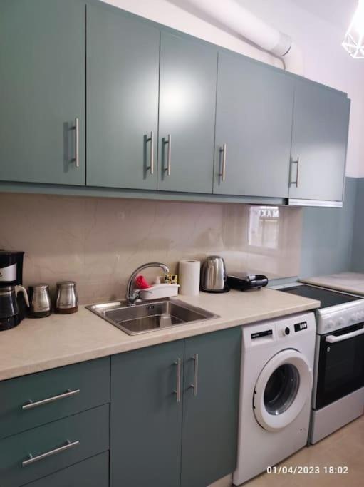 אתונה Cozy New Apartment Near The Beach מראה חיצוני תמונה