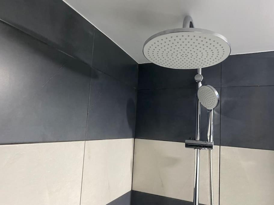 אתונה Cozy New Apartment Near The Beach מראה חיצוני תמונה